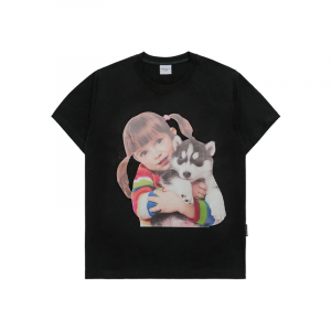 DOG HUG GIRL BABY FACE SHORT SLEEVE T-SHIRT (OVERSEAS EXCLUSIVE) BLACK